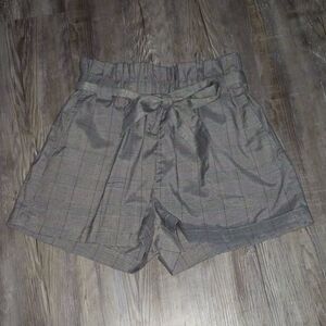 French Kiss gray elastic ruffle waisted shorts with belt Sz M NWOT